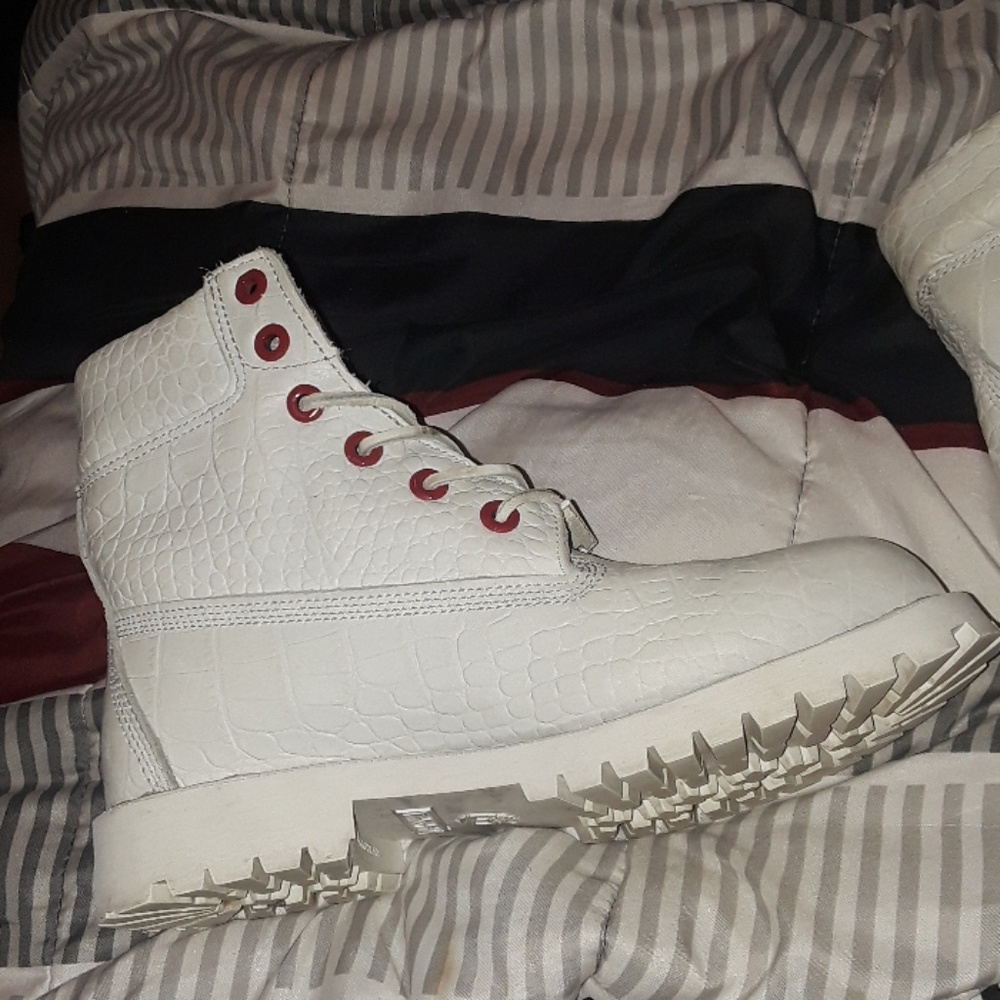 Timberlands - Picture 2 of 4